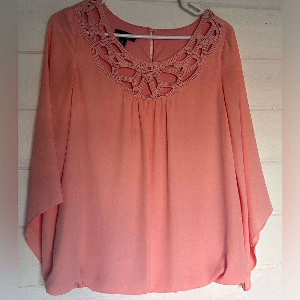 Women’s Scoop Neck Top with elastic bottom